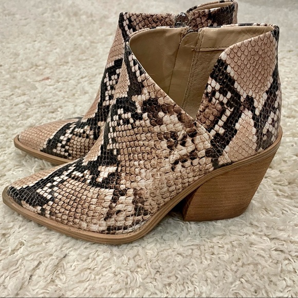 Very Good condition Vince Camuto Python Snakeskin Booties 8 - Picture 2 of 7